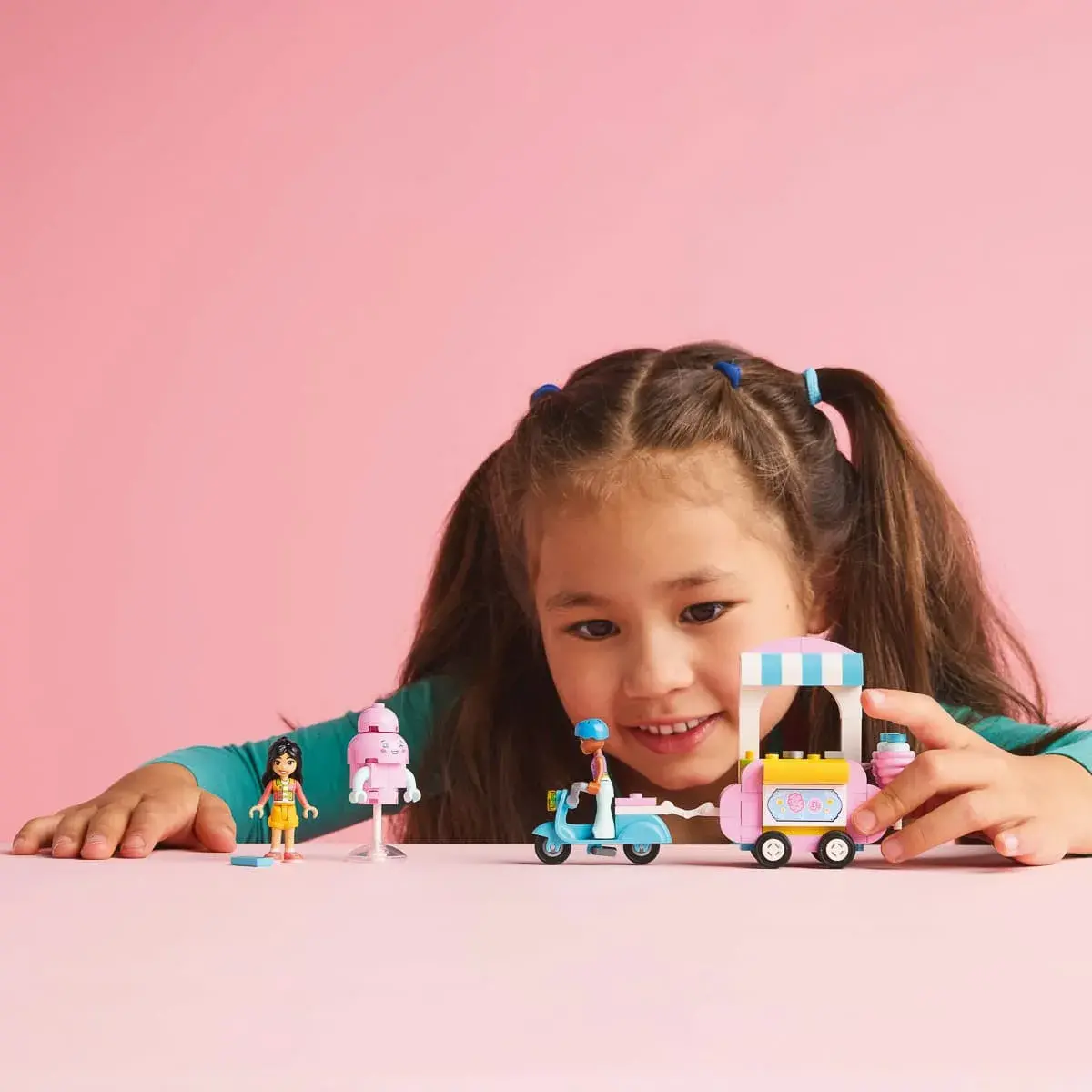 LEGO Friends Ятка з солодкою ватою та скутер 42643 - 3