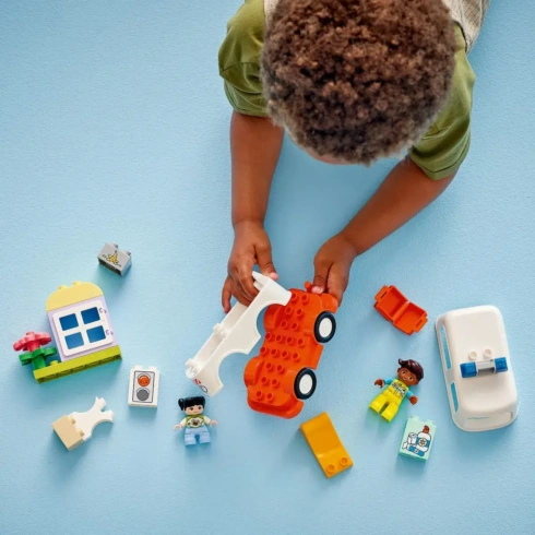 LEGO DUPLO Швидка допомога та водій 10447 - 2
