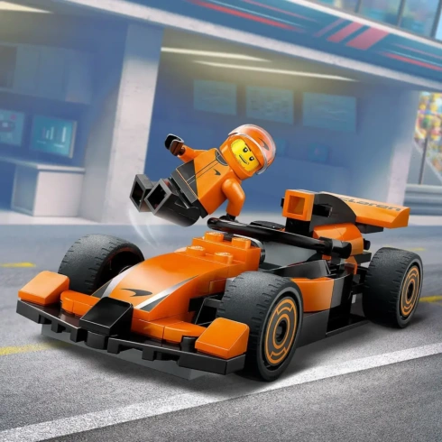 LEGO City Пілот F1 з автомобілем для перегонів команди McLaren 60442 - 7