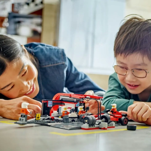 LEGO City Піт-стоп і піт-екіпаж F1 з болідом Ferrari 60443 - 2