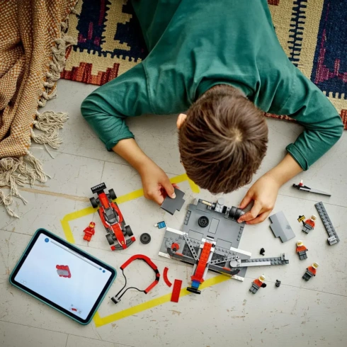 LEGO City Піт-стоп і піт-екіпаж F1 з болідом Ferrari 60443 - 3