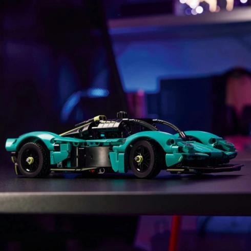 LEGO Technic Aston Martin Valkyrie 42208 - 7