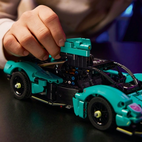 LEGO Technic Aston Martin Valkyrie 42208 - 14