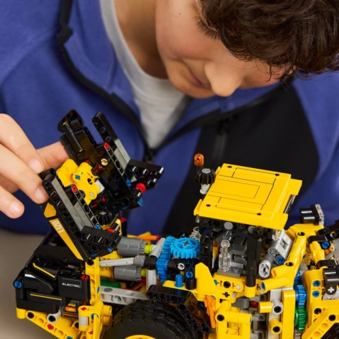 LEGO Technic Колісний навантажувач Volvo L120 Electric 42209 - 4