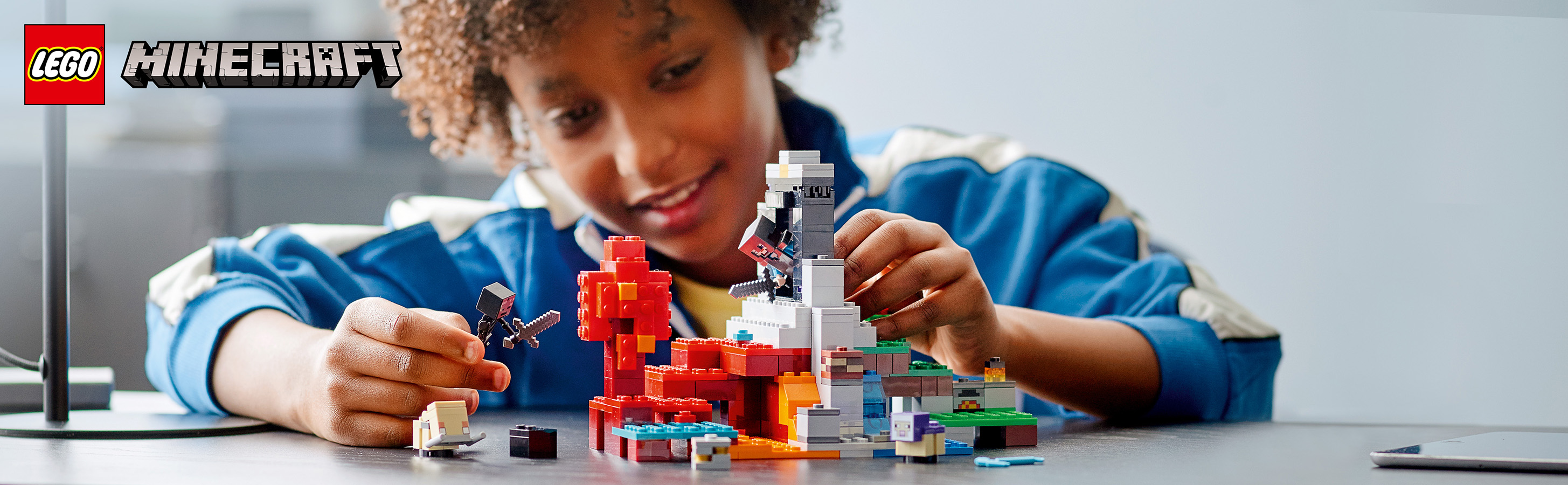 Игра в Minecraft® в реальном мире